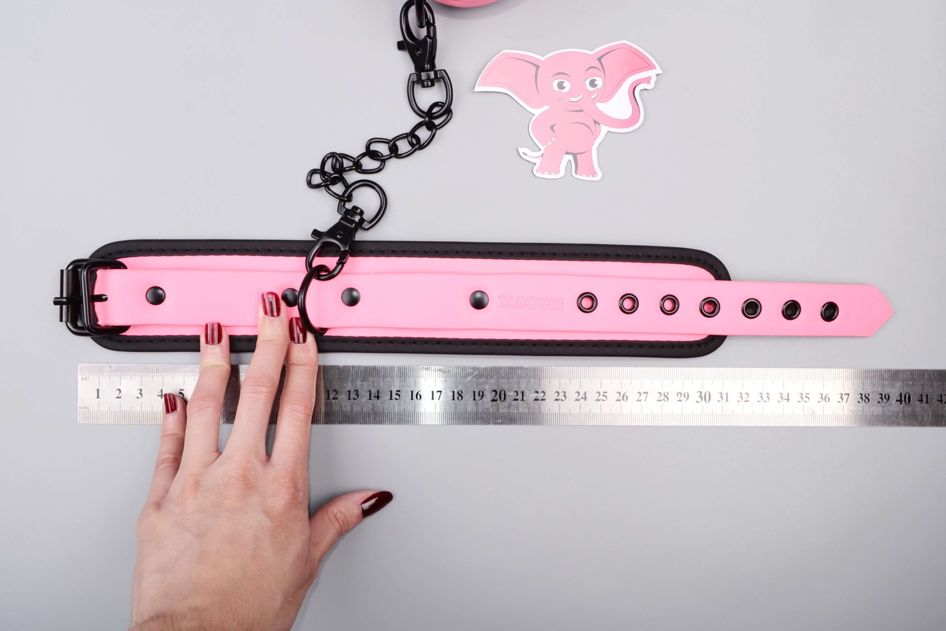 Růžová svítící pouta na nohy Pink Baddie, rozměry