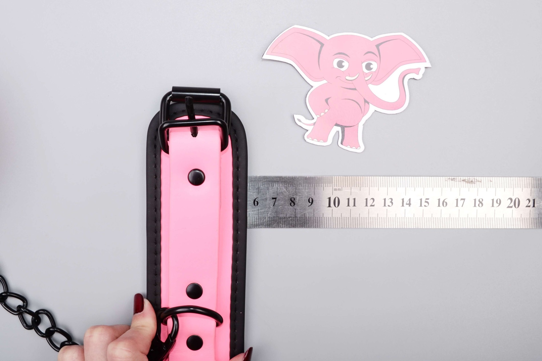 Růžová svítící pouta na nohy Pink Baddie, rozměry