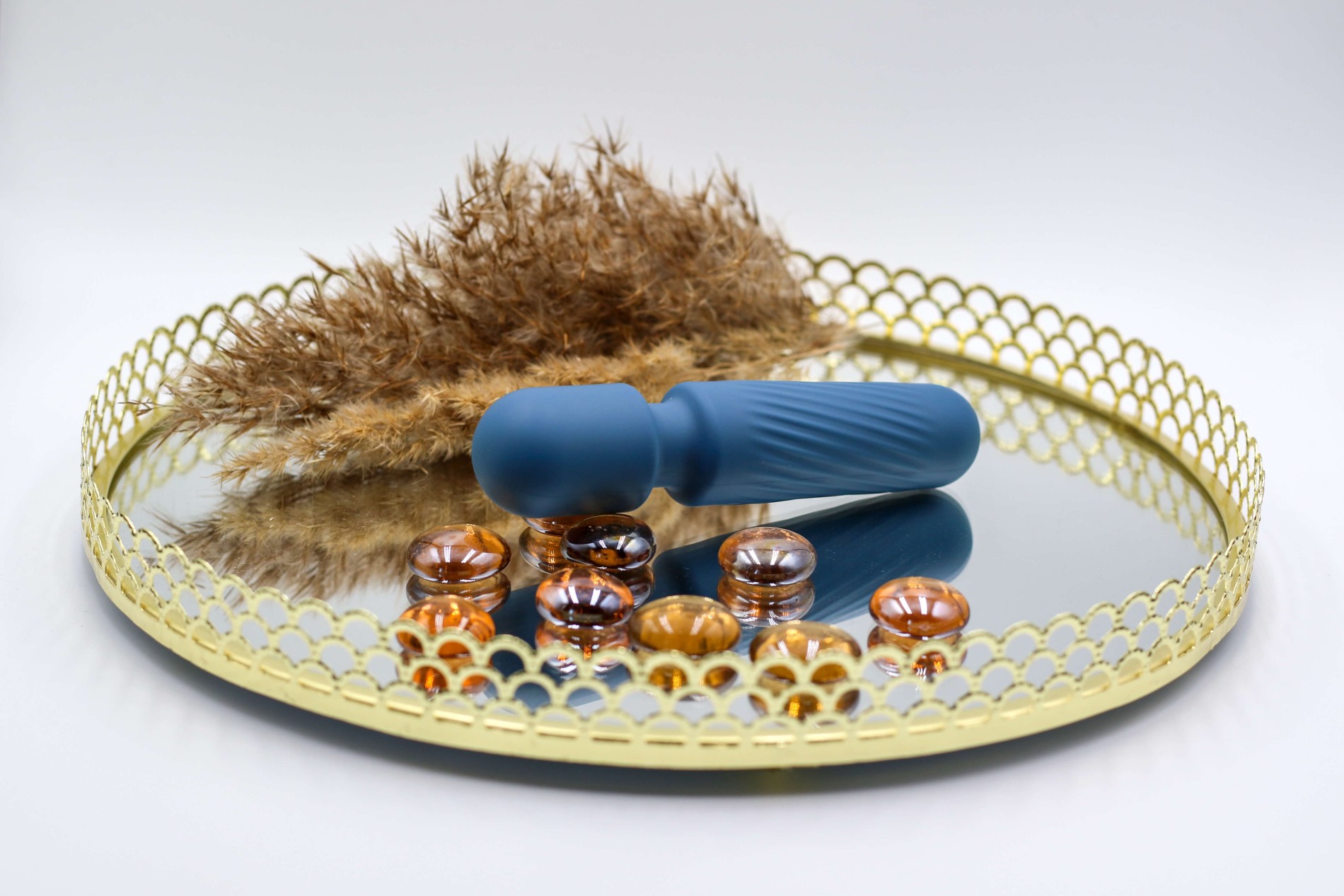 Mini masážní vibrátor ze silikonu Tiny Wand III (12 cm)