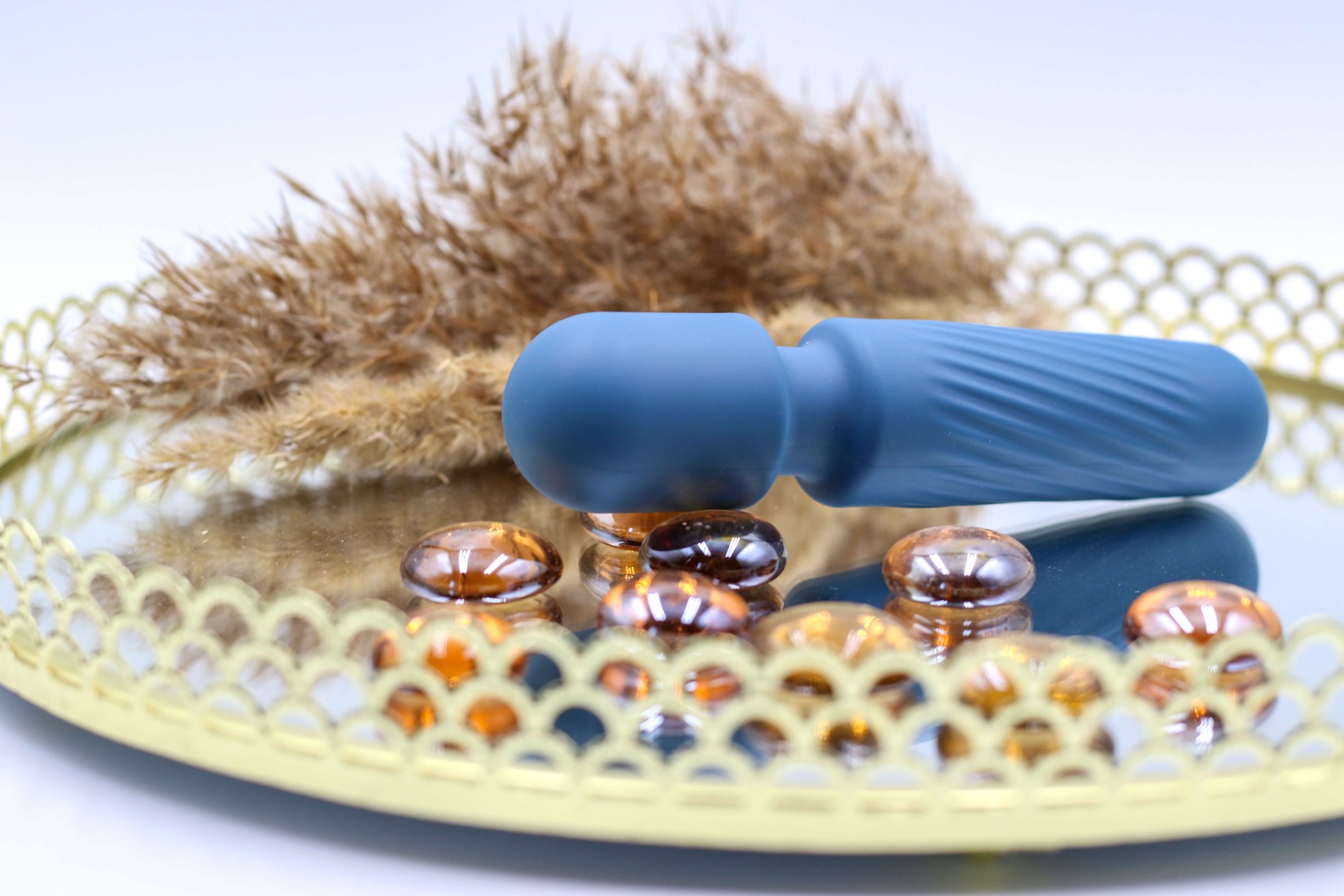 Mini masážní vibrátor ze silikonu Tiny Wand III (12 cm)