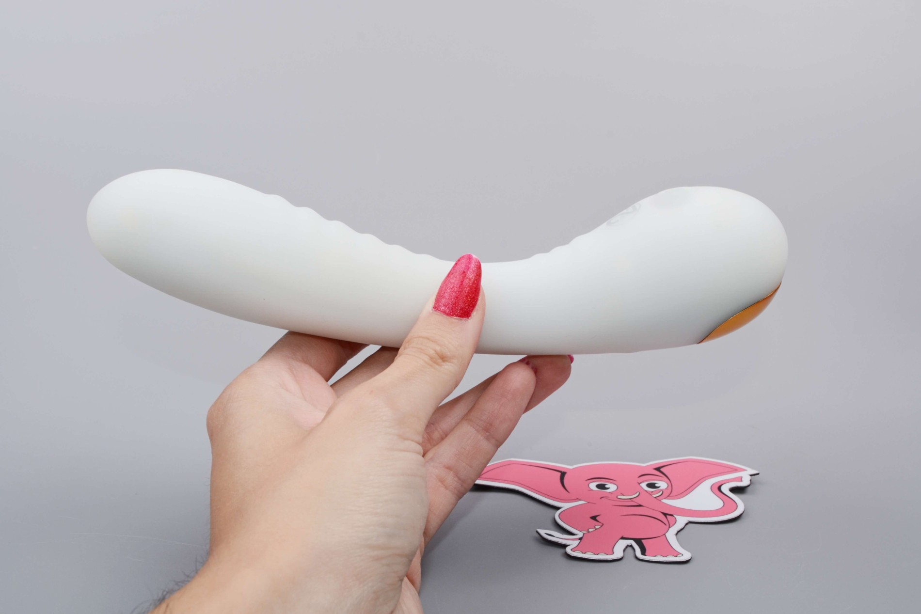 Svítící silikonový vibrátor Lumisphere (18 cm), v ruce