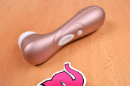 Satisfyer Pro 2 Next Generation podtlaková pomůcka, tlačítko na zapínání a ovládání