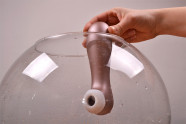 Satisfyer Pro 2 Next Generation podtlaková pomůcka, ponořování do nádoby s vodou