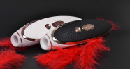 Satisfyer Luxury tlakový vibrátor, růžová a černá varianta