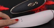 Satisfyer Luxury tlakový vibrátor, nabíjení Click ‚n‘ Charge