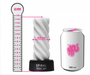 Tenga 3D Spiral masturbátor, rozměry v porovnání s plechovkou