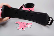 Růžová svítící pouta na nohy Pink Baddie