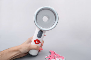 Automatický masturbátor Hammer Time (20,6 cm), v ruce