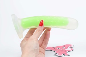 Svítící dildo s přísavkou Green Radiation (17 cm)