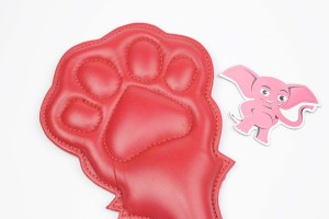 Kožená plácačka Leatherix Paw (35 cm)