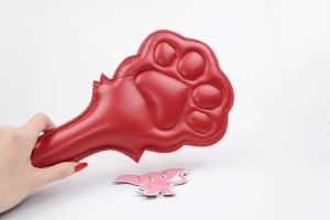 Kožená plácačka Leatherix Paw (35 cm)