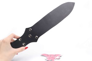 Kožená plácačka Leatherix Dagger (50 cm)