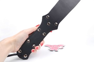 Kožená plácačka Leatherix Dagger (50 cm)