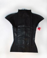 Latexové triko na zip zezadu