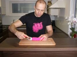 Adam rozřezává Fun Factory Big Boss G5