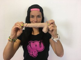 Dildo s přísavkou a varlaty Silicone (18 cm) a Dominika