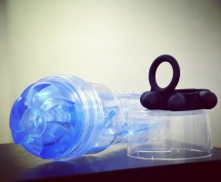 Fleshlight Turbo a Kroužek na penis se závažím BallStretcher