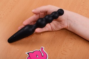 Dvojité dildo Ass Jacker (18 cm) – v ruce
