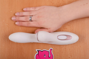 Satisfyer Pro G-Spot Rabbit – s rukou