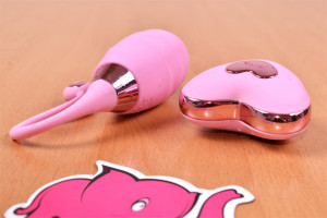 Bezdrátové vibrační vajíčko Pink Love,  na stole