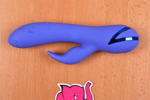 Rotační vibrátor Dream Bunny, na stole z boku