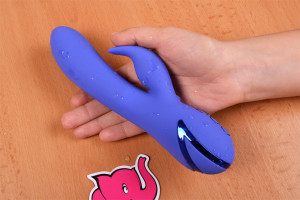Rotační vibrátor Dream Bunny, v ruce