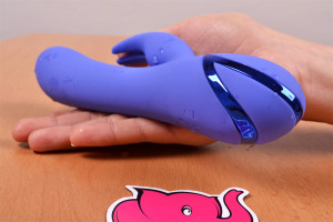 Rotační vibrátor Dream Bunny, v ruce