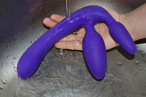 Partnerské dildo Strapless Triple Game (20 cm), ve vodě