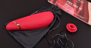 Womanizer Premium tlakový vibrátor, příslušenství