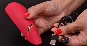 Womanizer Premium tlakový vibrátor, s nabíječkou
