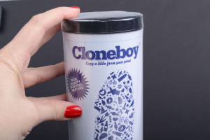 Sada na odlitek penisu CloneBoy, v ruce