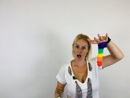 Dildo s přísavkou Rainbow Pride (17 cm), Verča