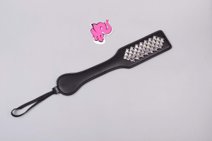 Plácačka s kovovými výstupky Agony