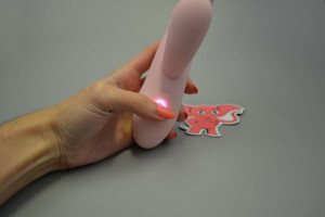 Handsfree pulzátor s výběžkem na klitoris Pulzie Bunny, ovládání
