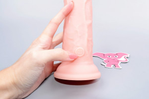 Realistický vibrátor s přísavkou z dvojitého silikonu Pipedream King Cock Gigant s dálkovým ovladačem, zapínání