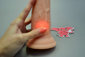 Realistický vibrátor s přísavkou z dvojitého silikonu Pipedream King Cock Gigant s dálkovým ovladačem, zapínání