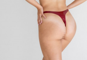 Červená latexová tanga Claire