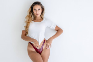 Červená latexová tanga Claire