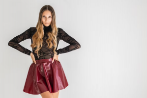 Červená latexová sukně Misty