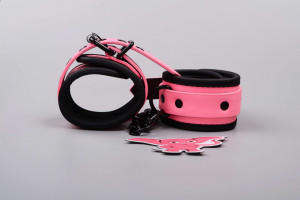 Růžová svítící pouta na ruce Pink Baddie