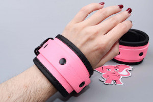 Růžová svítící pouta na ruce Pink Baddie