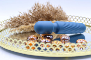 Mini masážní vibrátor ze silikonu Tiny Wand III (12 cm)