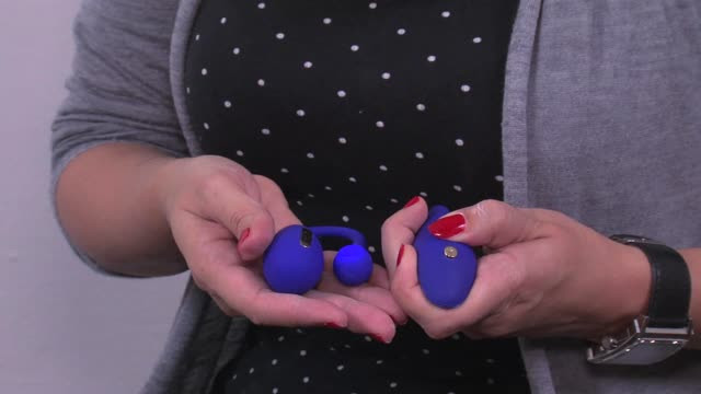 video: Karin a Vibrační vajíčko pro elektrosex Midnight Dream