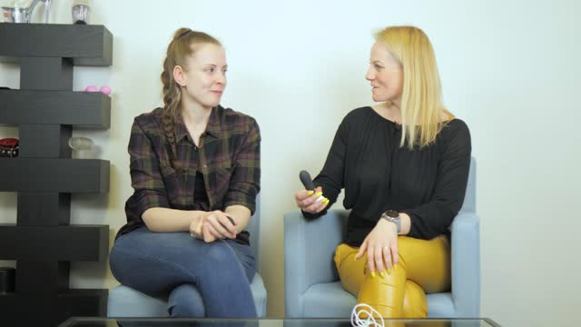 video: Lucka s Verčou ukazují Vibrační anální kolík Waves
