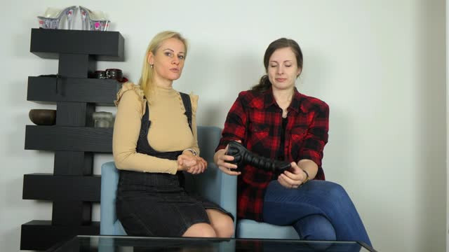 video: Lucka s Verčou předvádějí Monster dildo Leviathan (23,5 cm)