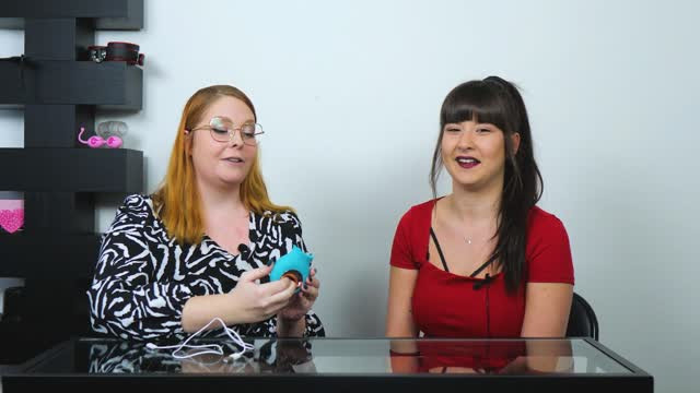 video: Nikča s Anet představují Orální vibrátor Slow Mo
