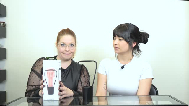 video: Anet s Nikčou ukazují Stojánek na vysoušení masturbátorů