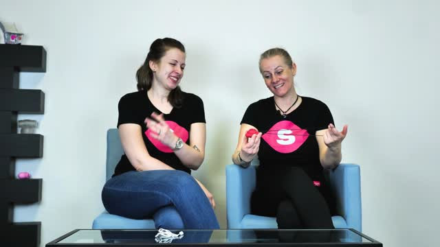 video: Verča s Luckou představují Adore Heartbeat tlakový vibrátor