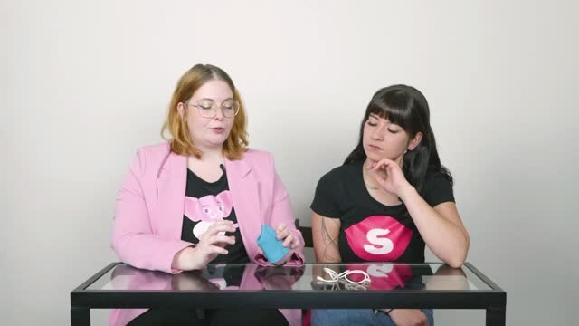 video: Nikča s Anet představují Vibrační masturbátor Vibro Grip (8,5 cm)